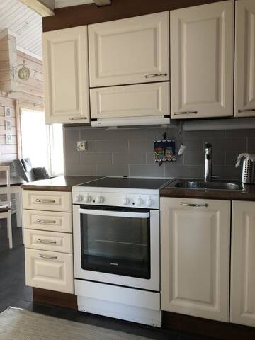 Фото номера Шале с 3 спальнями Кемпинги Kenttäniemi Cottages г. Сонка 10
